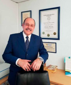 Dr. Estuardo Behrens